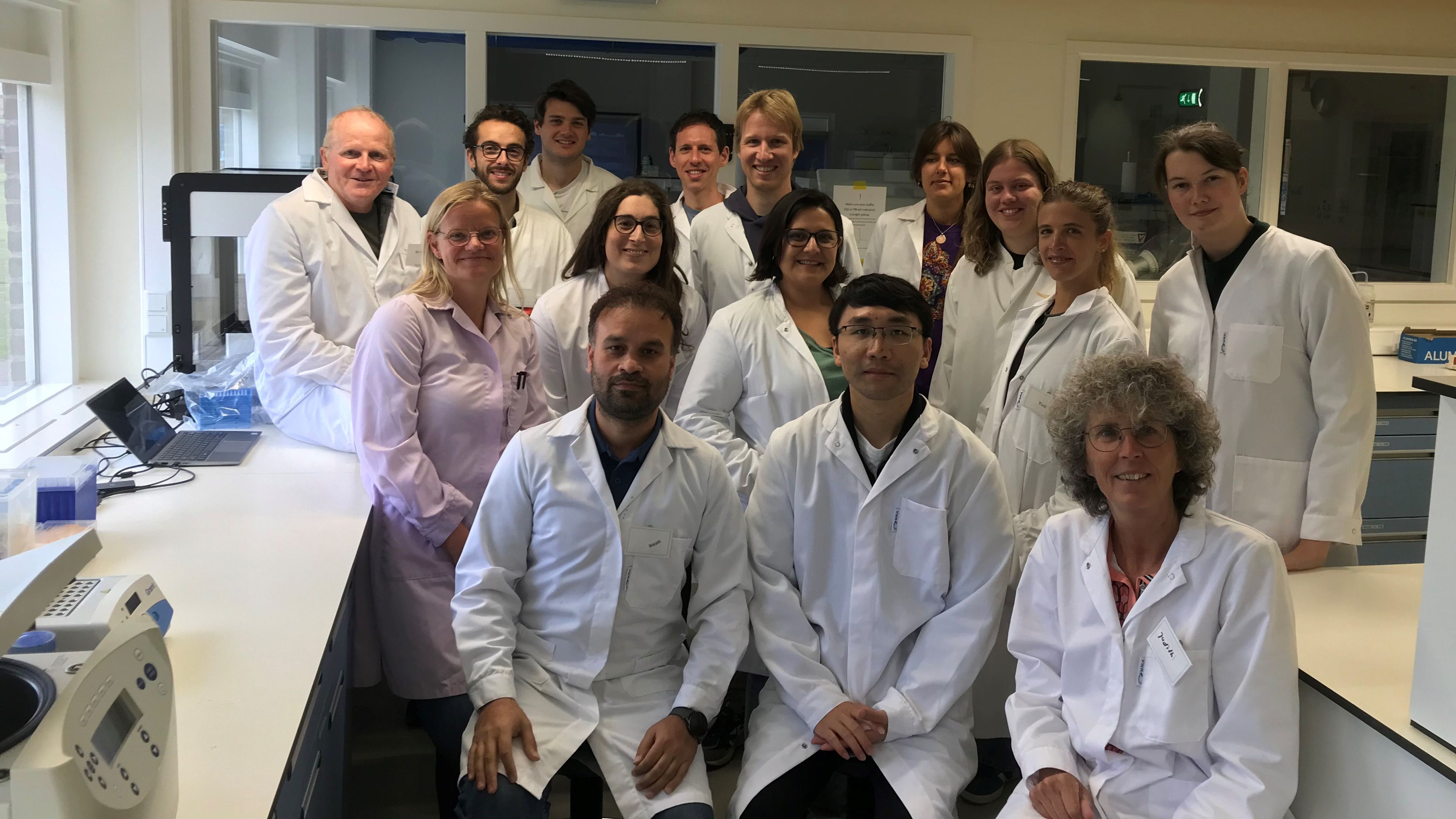 Group of scientists in the Molecular Ecology Laboratory at NIOZ